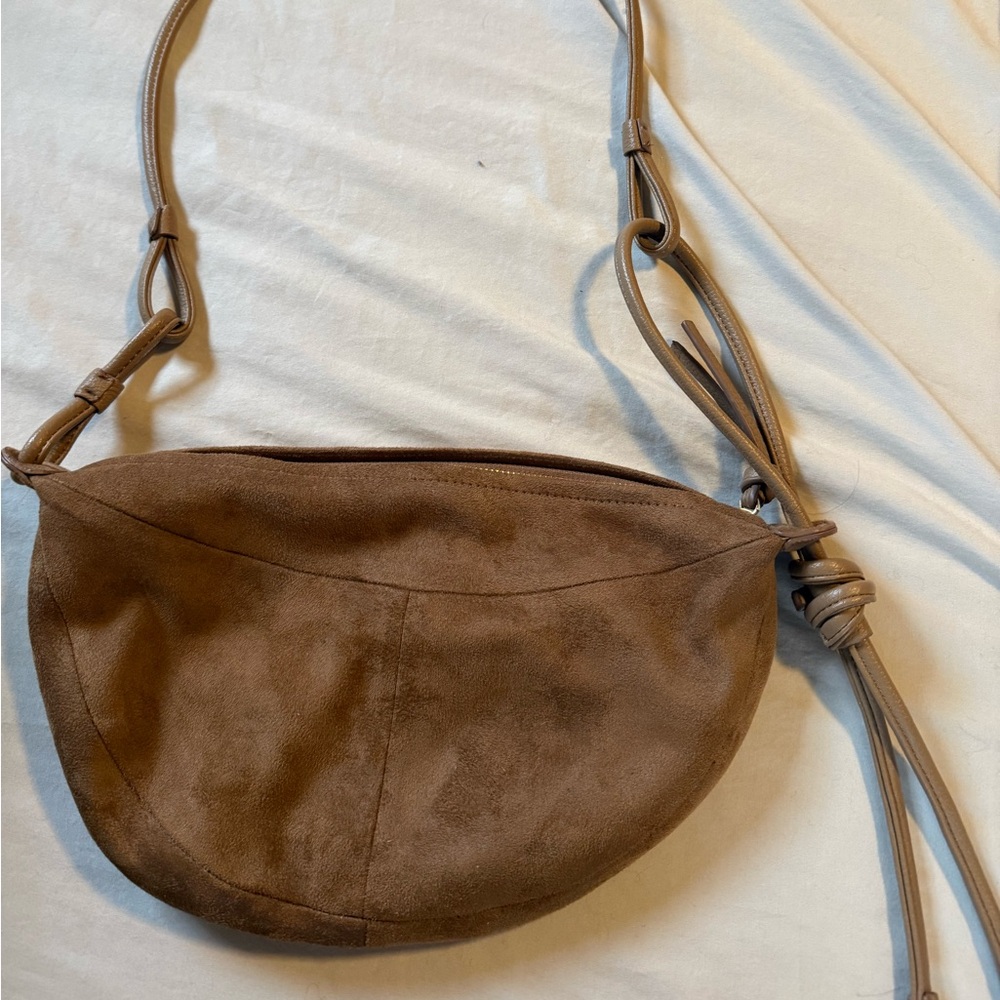 Banana republic tan camel seed crescent purse bag